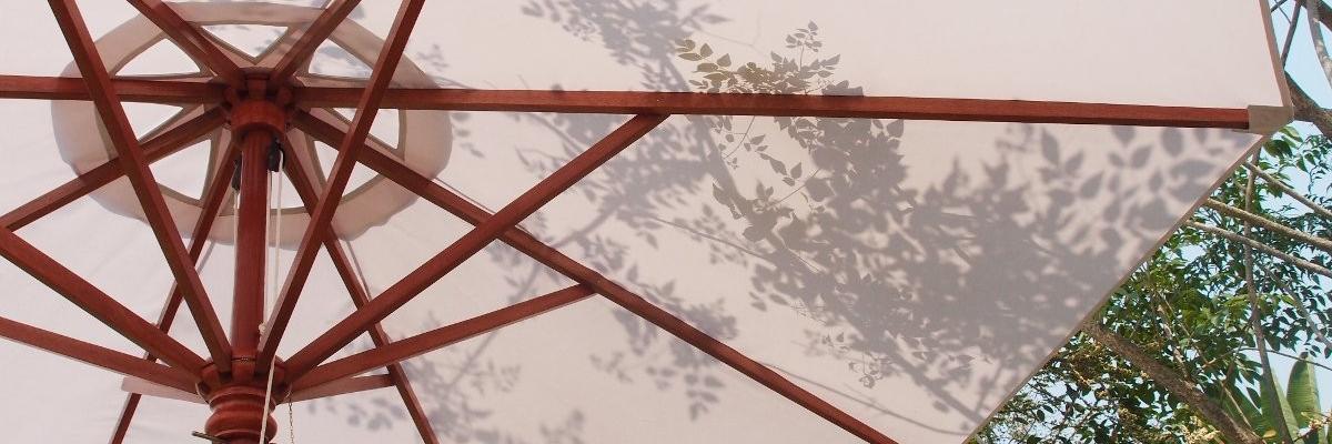 ร่มชายหาด โครงสร้างไม้ สีขาว 300 ซ.ม.