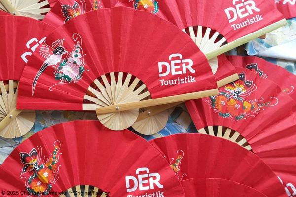 พัดกระดาษสา วาดลาย และ สกรีนโลโก้ 41 ซ.ม.