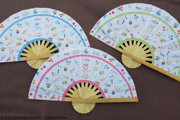 พิมพ์ดิจิทัล พัดของชำร่วย ผ้าไมโครพีชพรีเมี่ยม 41 ซ.ม. 